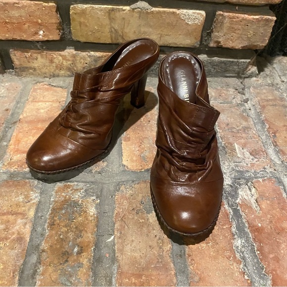 Authentic Gianni Bini side on mule heel - Picture 1 of 7